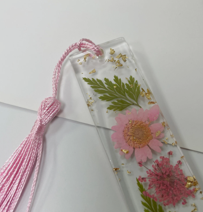 Marque page fleurs séchées en résine